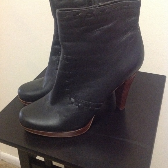 Guess Booties - Picture 5 of 7